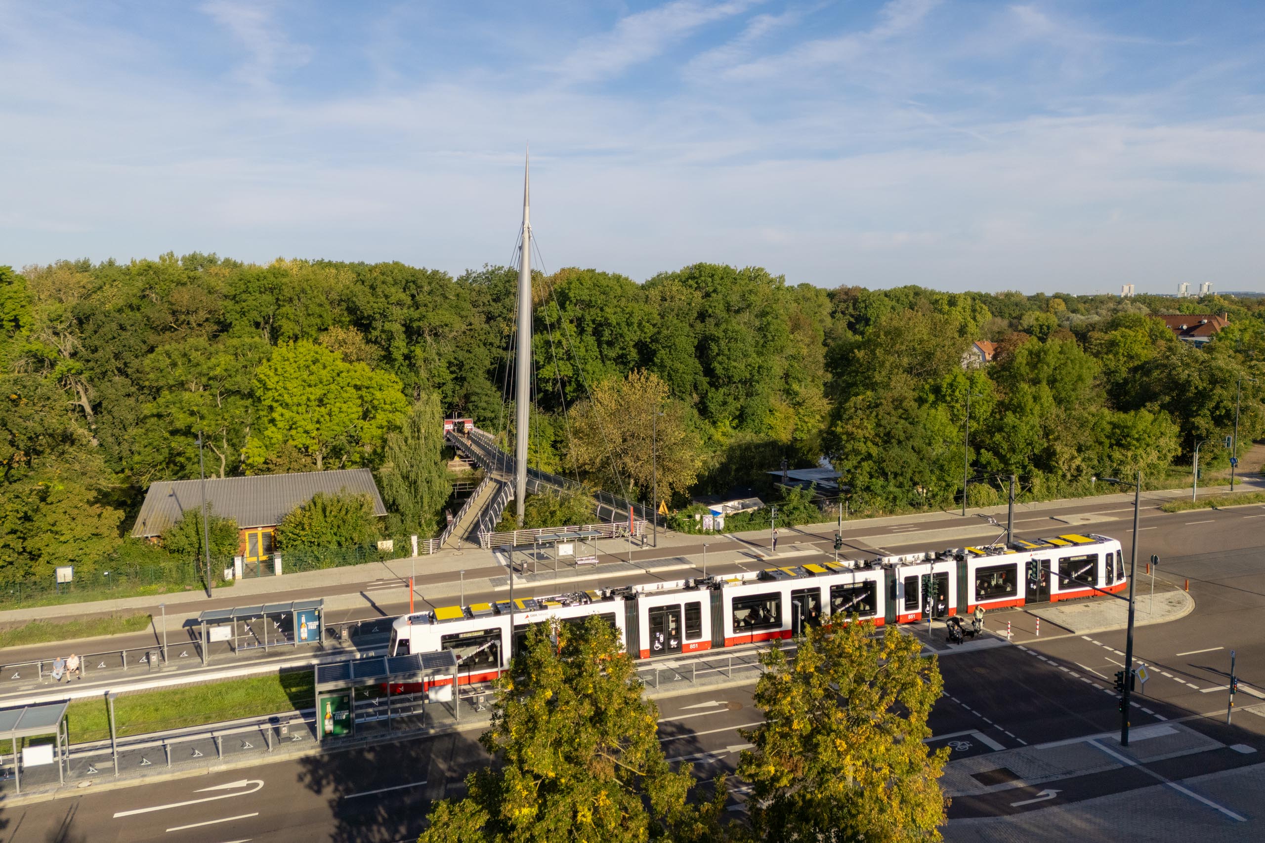Rabeninsel mit Straßenbahn-Haltestelle