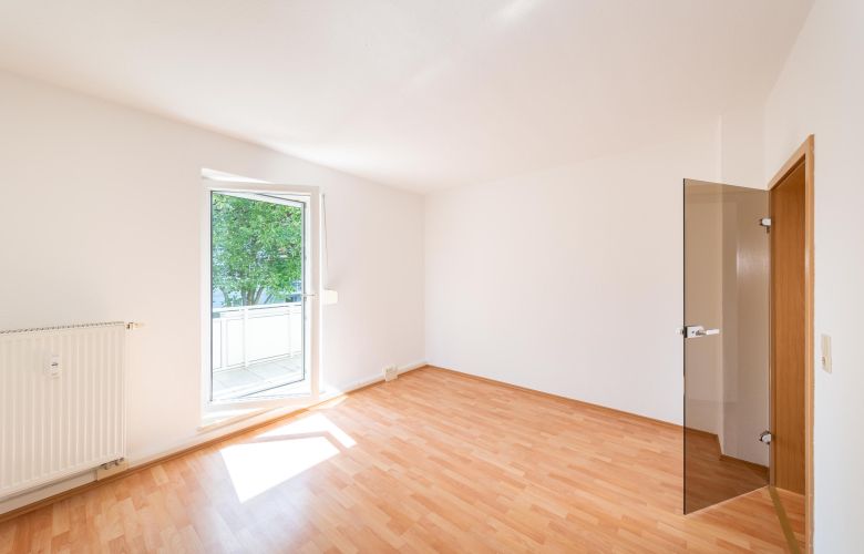 Wohnzimmer mit Balkon