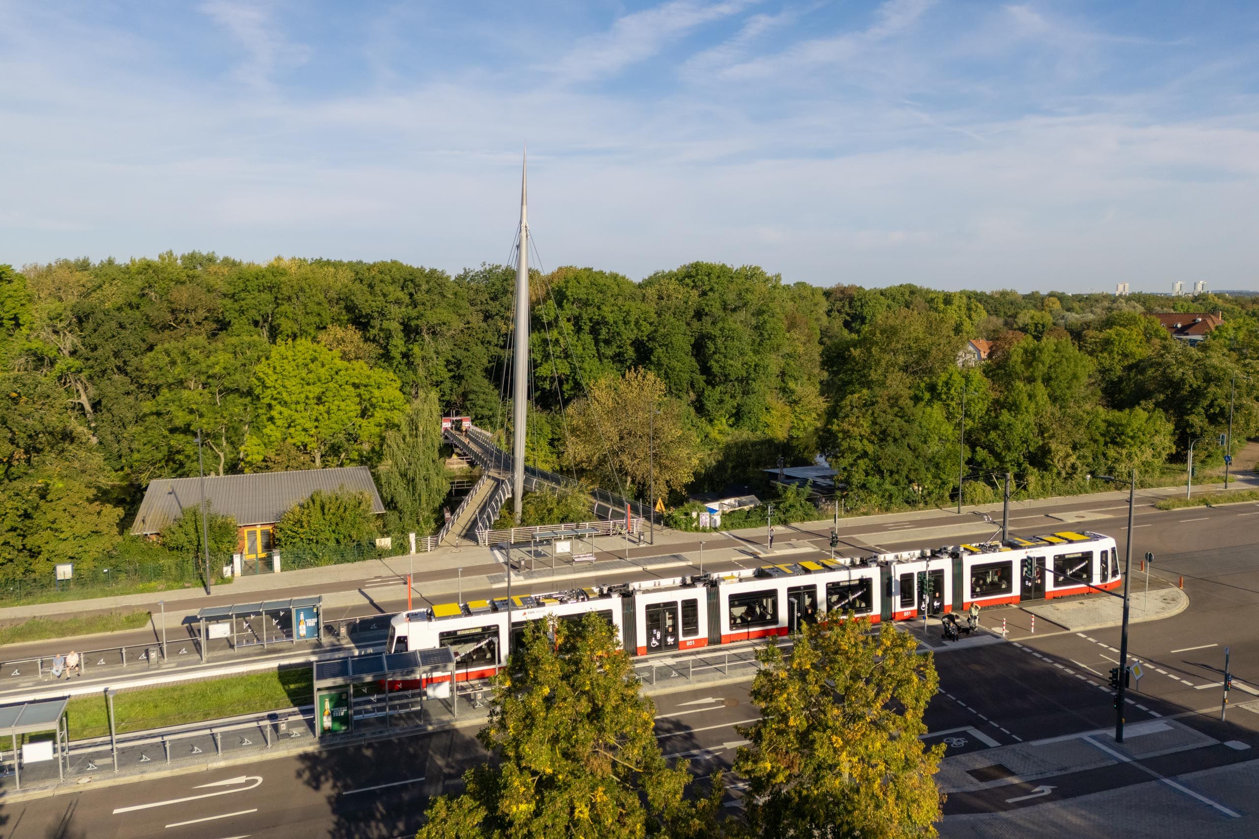 Rabeninsel mit Straßenbahn-Haltestelle
